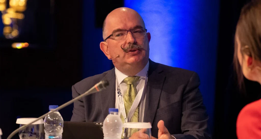2019-Peter-interviewed-by-Martina-Fuchs-narrow